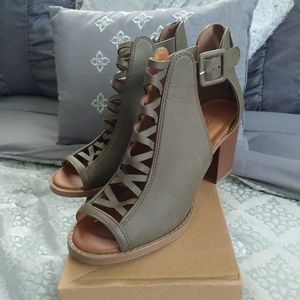 soda wedge heels